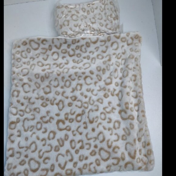 Animal Leopard Cheetah Safari 2 Throw Pillow Covers 18"x18" by Fiber House ( F1) - Picture 1 of 6